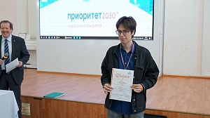 Ректор ЯрГУ Александр Русаков торжественно наградил студентов и сотрудников университета
